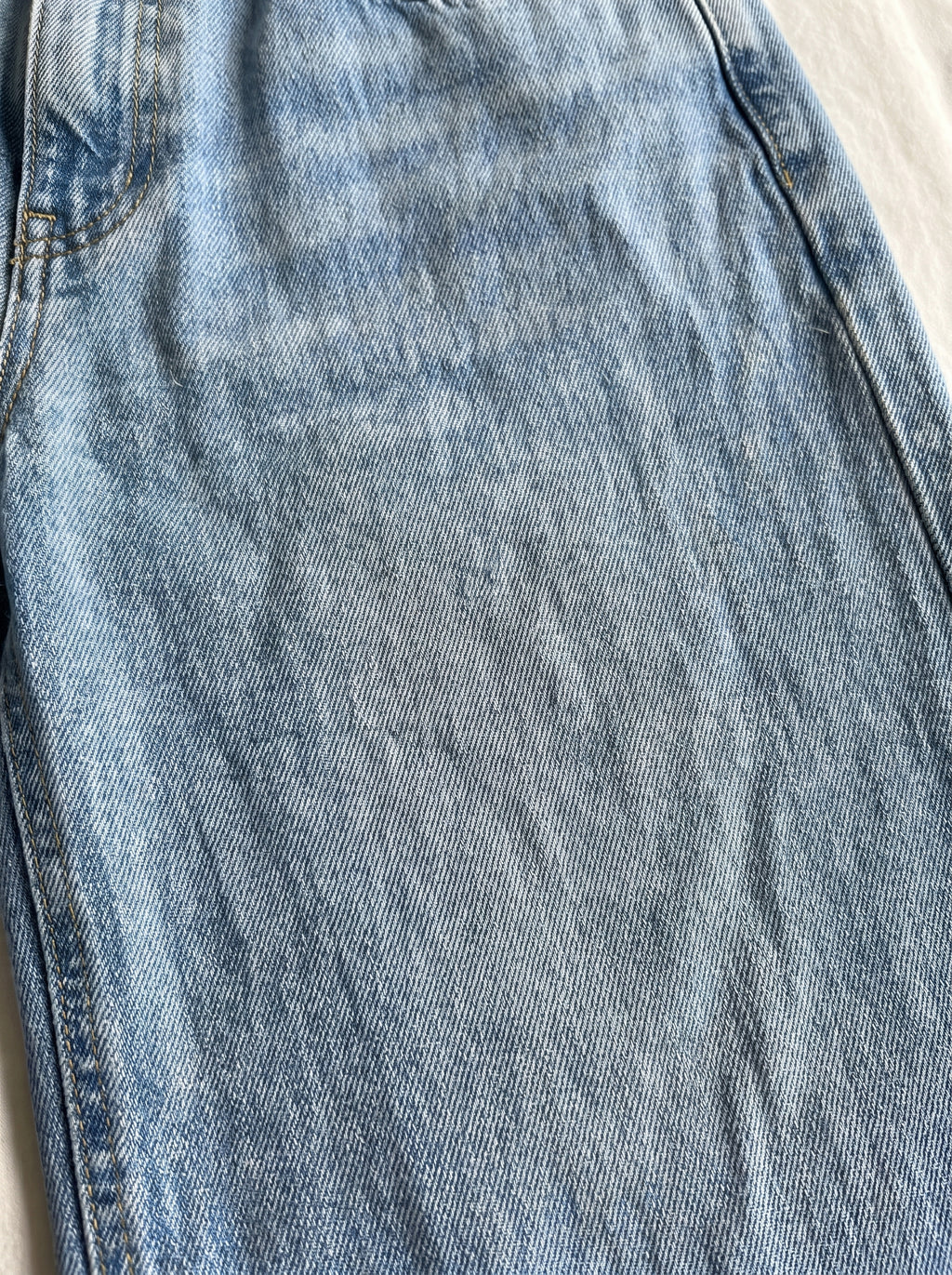 JEANS DE PIERNA ANCHA