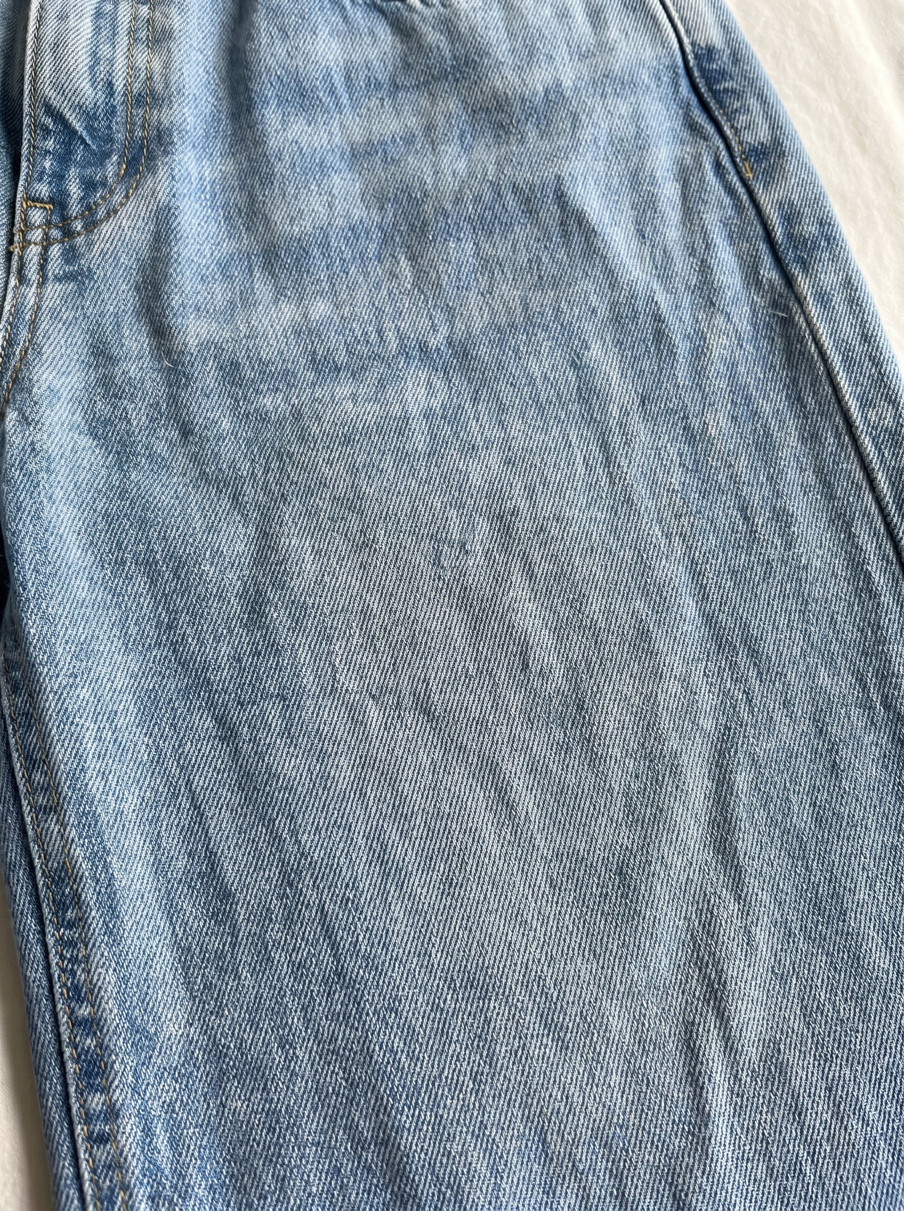 JEANS DE PIERNA ANCHA