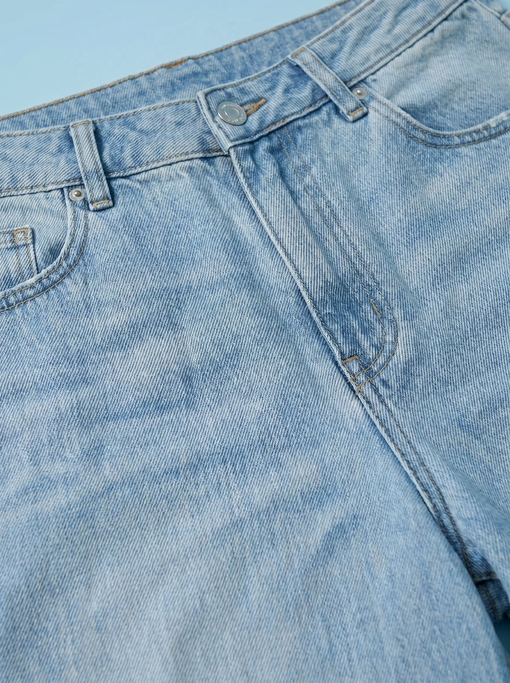 JEANS DE CORTE RECTO ACAMPANADO CLARO