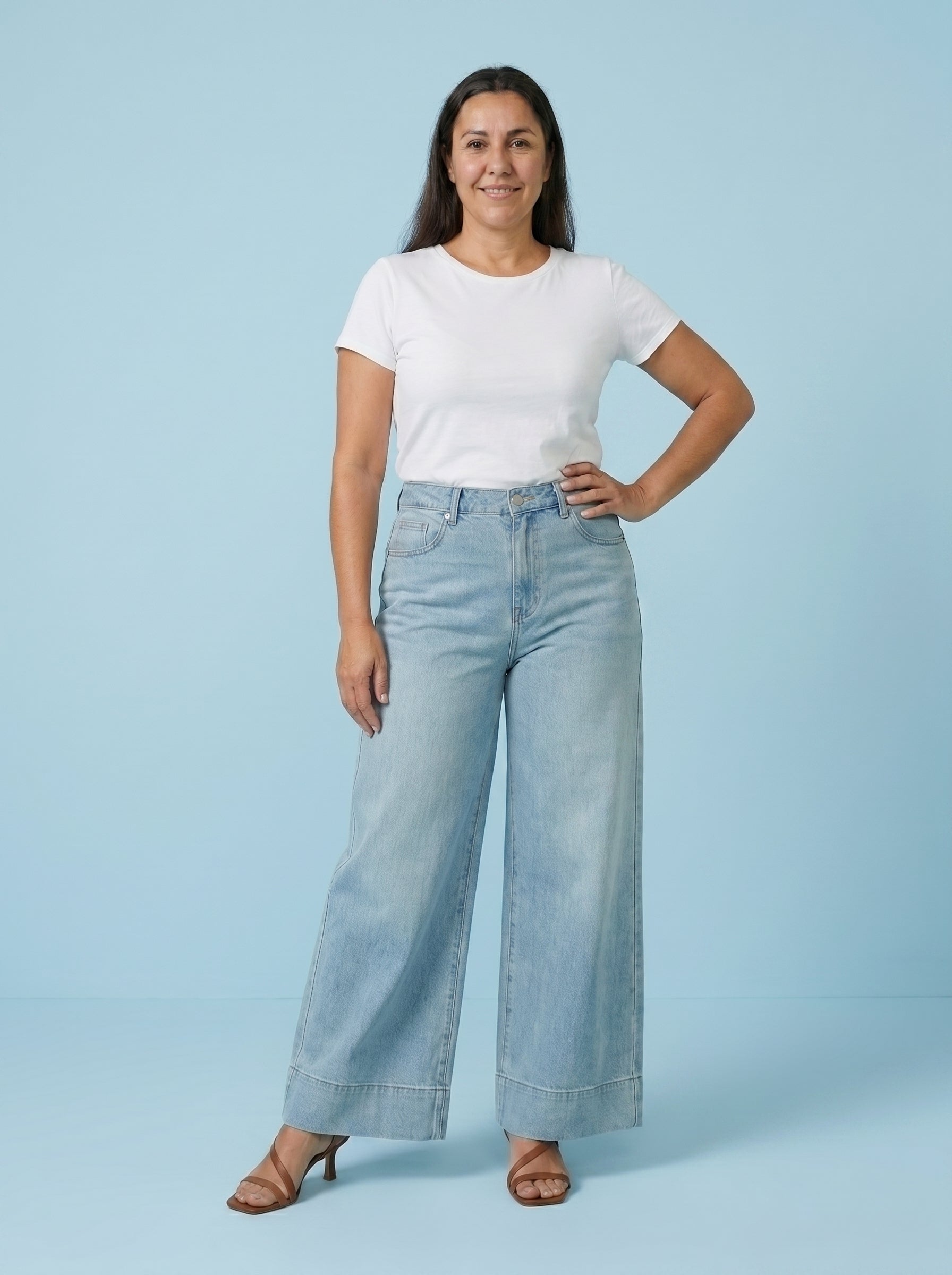 JEANS DE CORTE RECTO ACAMPANADO CLARO