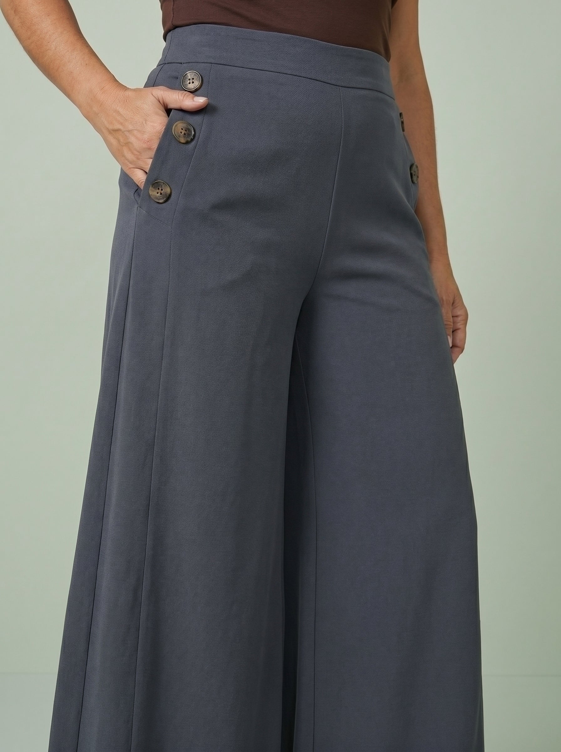 PANTALON DE PIERNA ANCHA GRIS