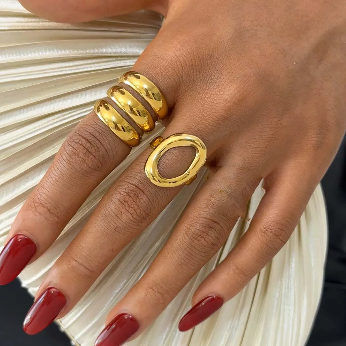 ANILLO CON HUECO CIRCULAR
