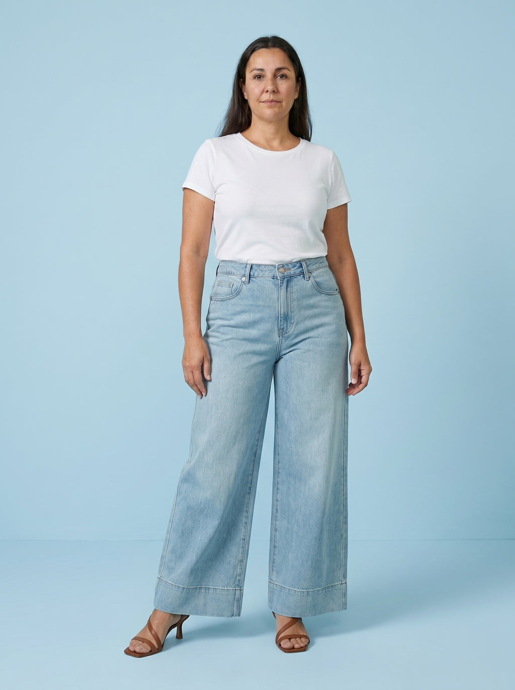 JEANS DE CORTE RECTO ACAMPANADO CLARO